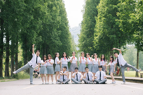 庆元大学毕业照合影创意拍摄定格青春